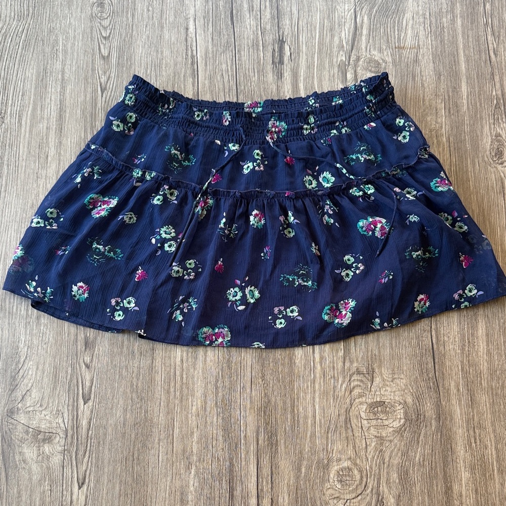 Elegant Floral Mini Skirt in Navy